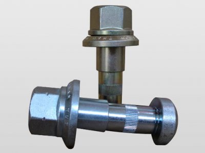 00065-ISUZU 370 Rear Wheel Guide Nut Wheel Bolt