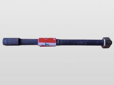 00118-ISUZU Bus 160 Rear Center Wheel Bolt．Long Trim